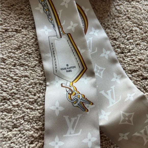 Louis Vuitton Twilly/scarf - Picture 5 of 6